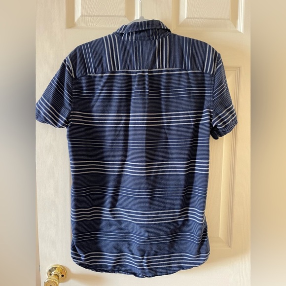 American Eagle Button Down • size M - Picture 2 of 4
